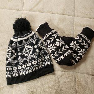 Black and white patterned beanie hat and mittens